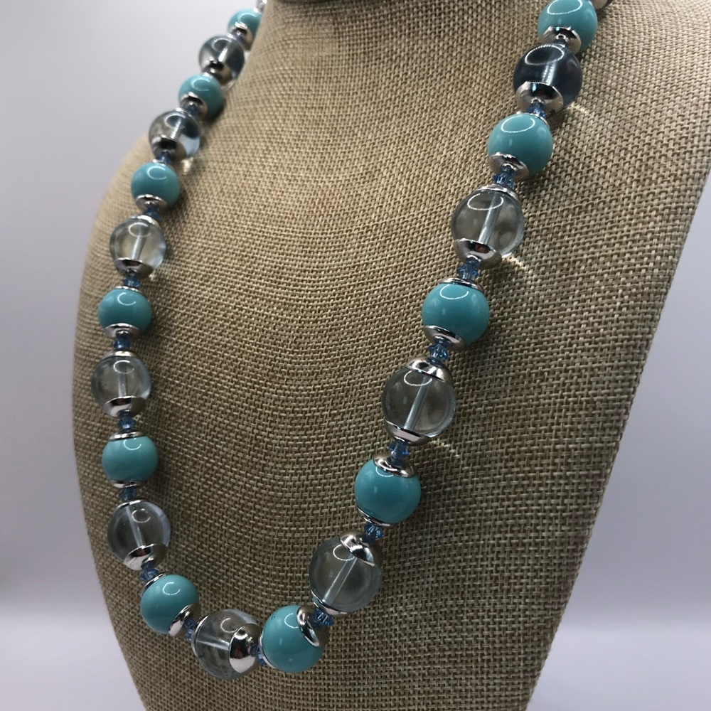 Clear and Faux Turquoise Chunky Acrylic Beaded Necklace - Picture 4 of 7